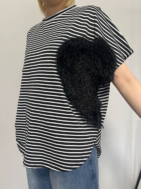 HEART border Tee